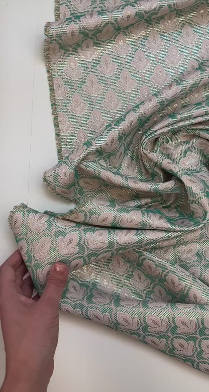 Italian jacquard fabric with floral pattern in beige and green tones – 150 g/m²
