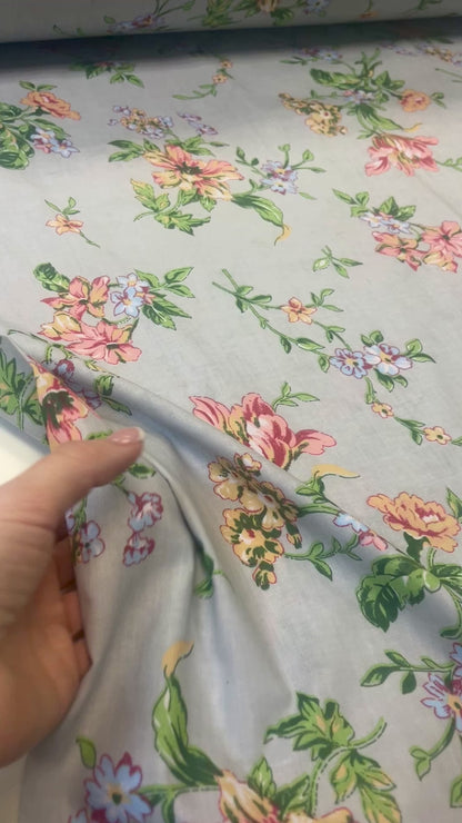 100% Cotton fabric - flowers on light gray 130 g/m²