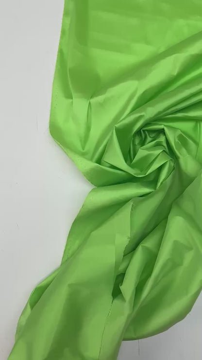 100% Silk satin - kiwi tone 70 g/m²