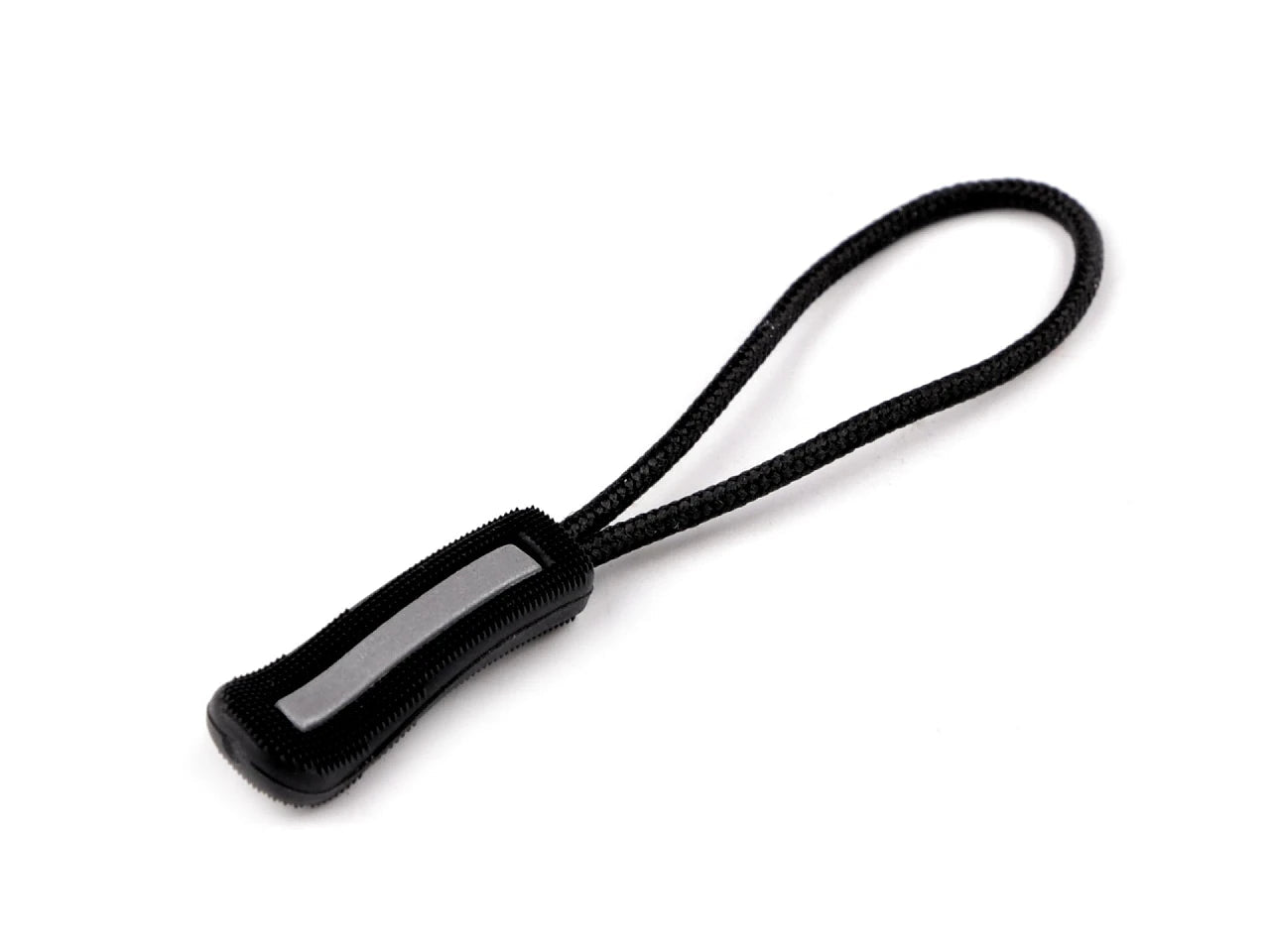 Image d’un tire-zip avec élément réfléchissant – disponible chez Šarlotes audumi
