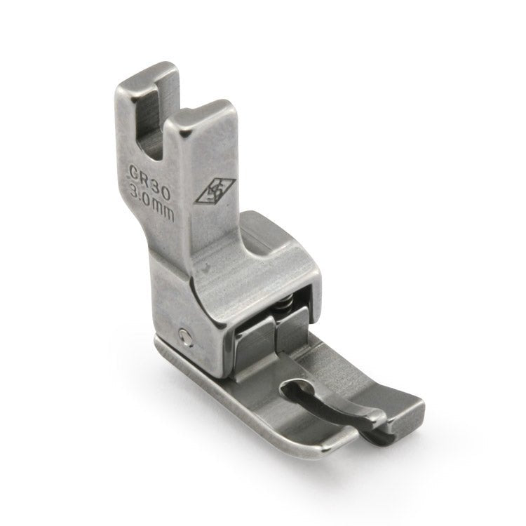 Image de pied-de-biche compensateur droit pour machine à coudre industrielle, 3,0 mm – disponible chez Šarlotes audumi