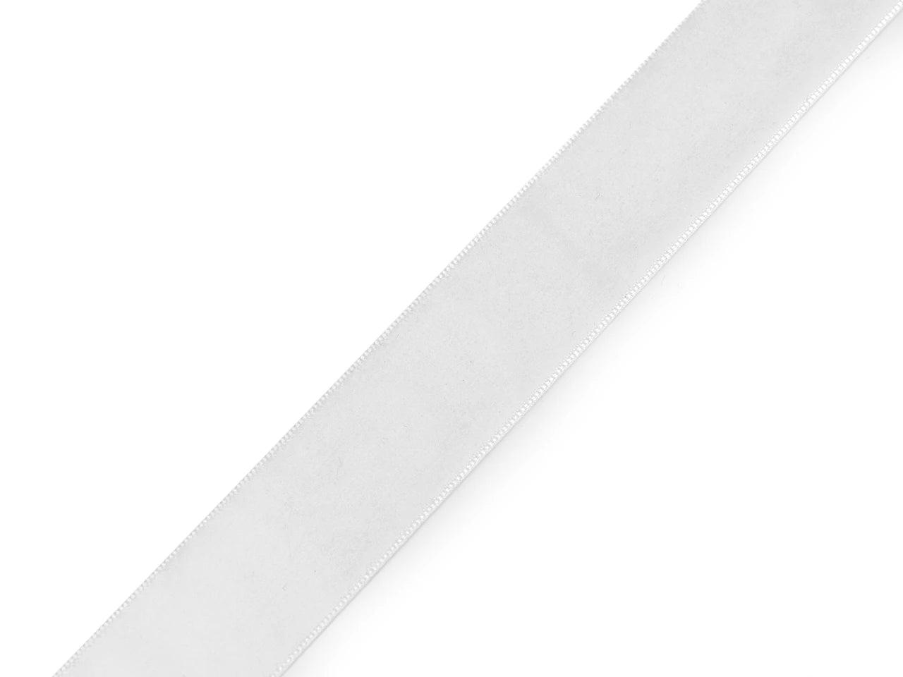 Image of 25 mm white velvet ribbon – available at Šarlotes audumi