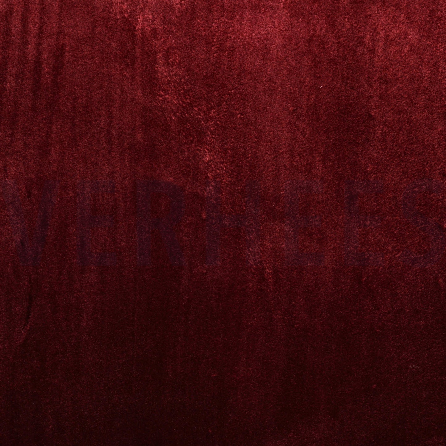 Image au ton velours couleur vin – disponible en ligne chez Šarlotes audumi