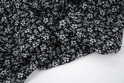Chiffon - petites fleurs blanches sur fond noir | 150 cm | 65 g/m²
