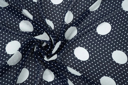 Chiffon - pois sur fond bleu foncé | 150 cm | 65 g/m²