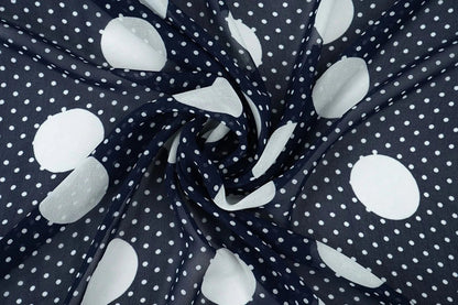 Chiffon à pois sur fond bleu foncé | 150 cm | 65 g/m²