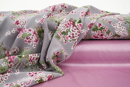 Image avec chiffon - fines fleurs de cerisier 65 g/m² – disponible chez Šarlotes audumi