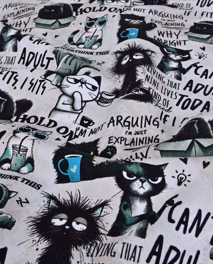 Image with insulated knitwear, Alpenfleece fabric with cats – available online at Šarlotes audumi