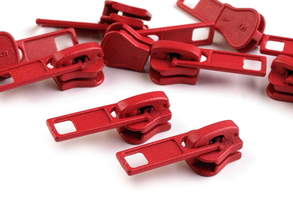 Image d’un curseur, petit bateau en plastique pour fermeture éclair n°5|teintes variées – disponible chez Šarlotes audumi