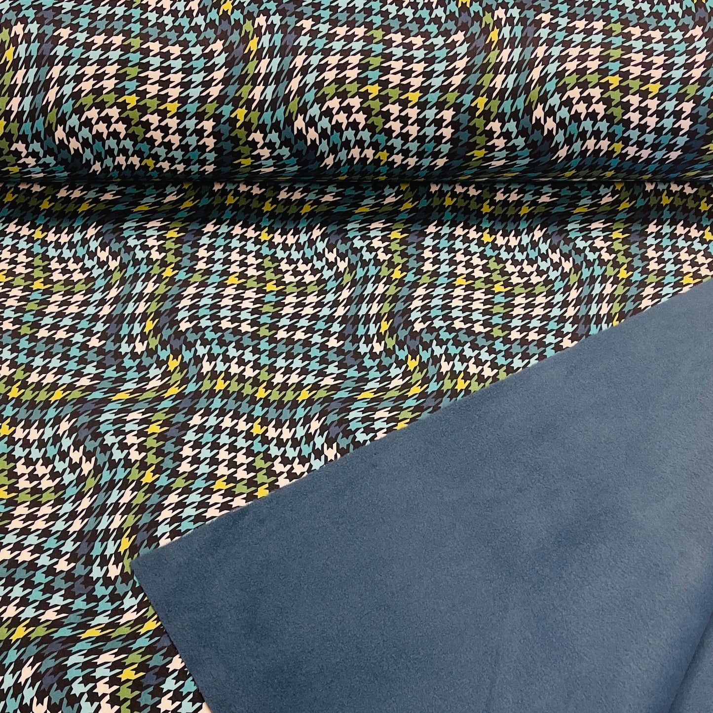 Softshell audums ar elastānu - zaļš raksts 310 g/m²