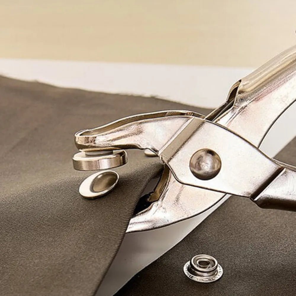 Image of 5-in-1 plier staplers with accessory set Milward – available at Charlotte’s Fabrics