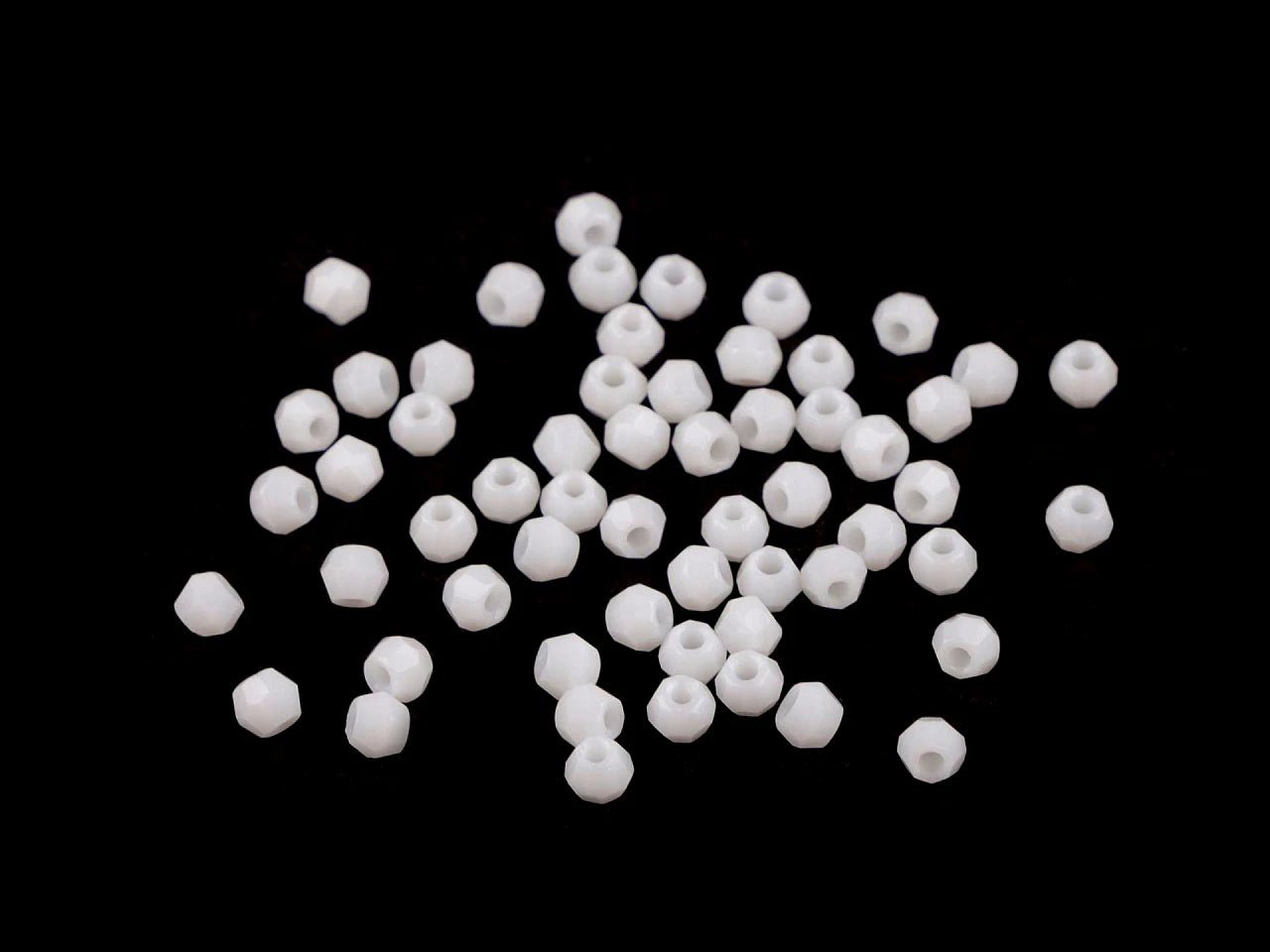 Perles de verre Ø4 mm 5 g – disponible chez Šarlotes audumi