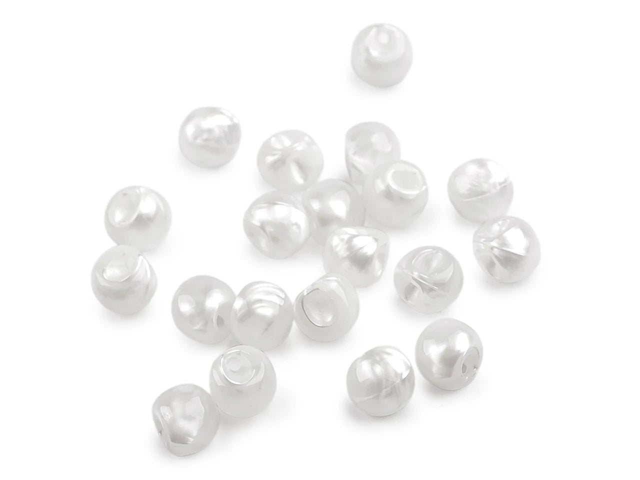 Image d’un bouton à coudre effet « œil de chat » Ø10 mm – disponible chez Šarlotes audumi