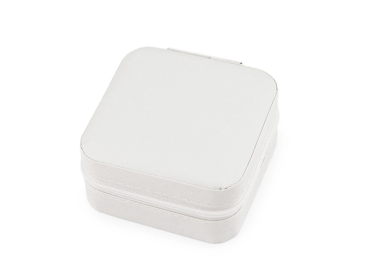 Image of a sewing kit in a box|various shades – available at Šarlotes audumi