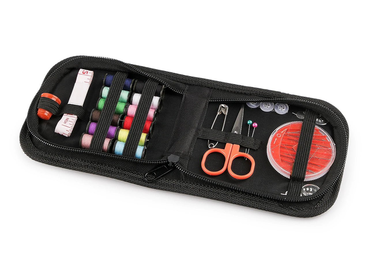 Image du kit de couture dans une pochette – disponible chez Šarlotes audumi