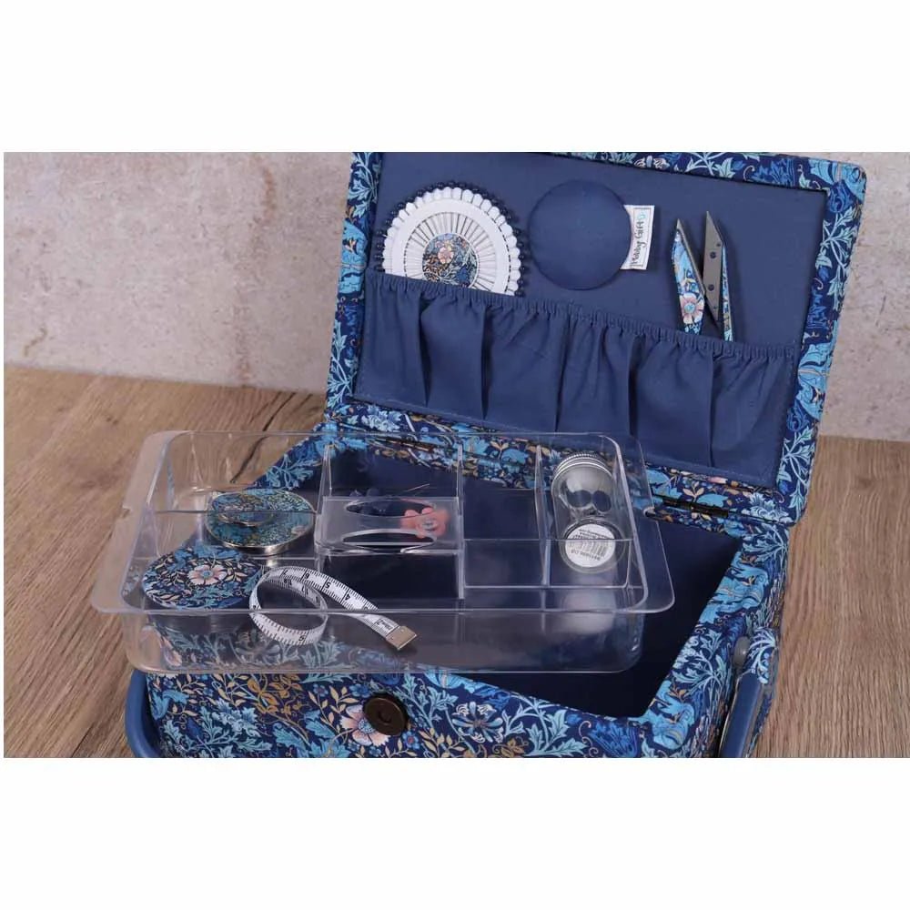 Image de boîte à accessoires de couture à motif floral Hobby Gift – disponible en ligne chez Šarlotes audumi