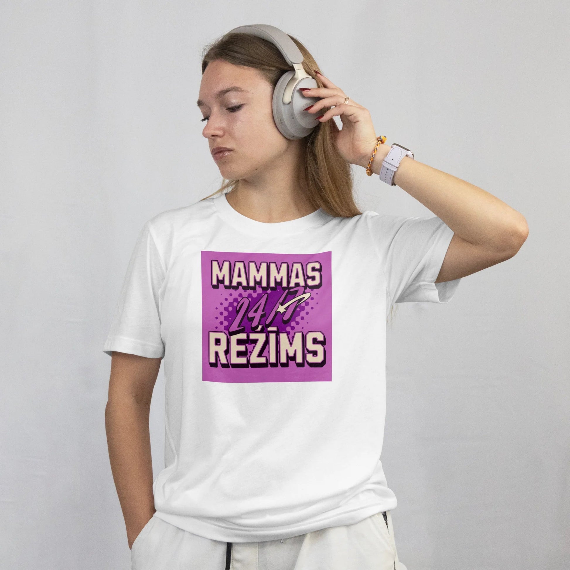 Image avec T-shirt "Mamma 24/7" | Super cadeau pour maman – disponible chez Šarlotes audumi