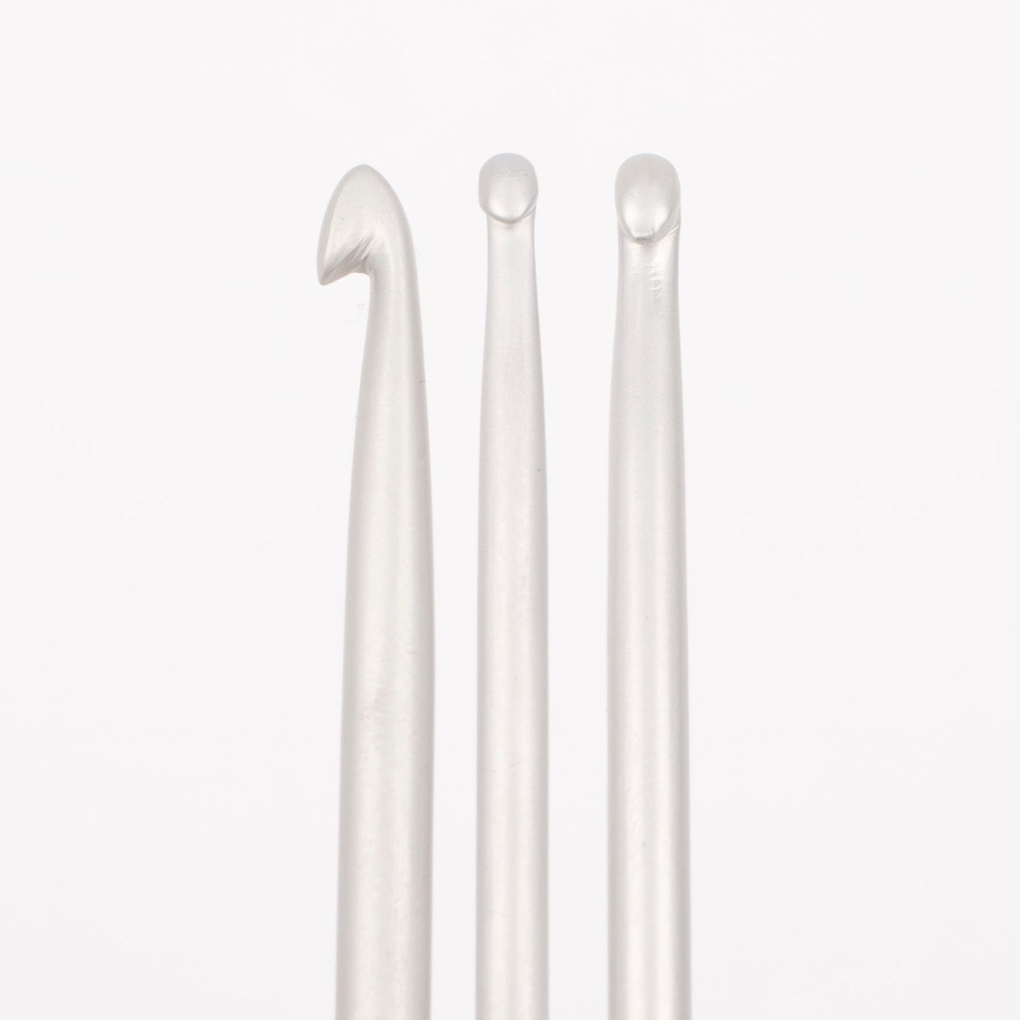 Image of a DROPS aluminium crochet hook | sizes 2 – 5 mm – available at Šarlotes audumi