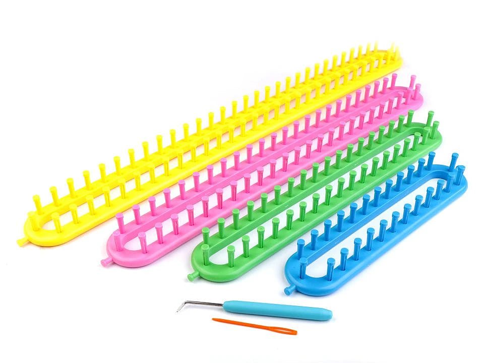 Image du kit de tricot Tapošanas (Knitting Loom) – disponible chez Šarlotes audumi