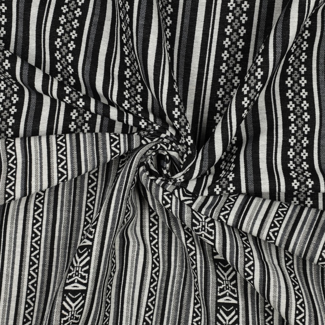 Image avec tissu à motif traditionnel – motif abstrait noir et blanc 315 g/m² – disponible chez Šarlotes audumi