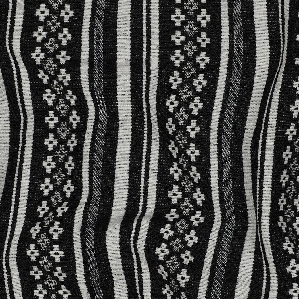 Image avec tissu à motif traditionnel - motif abstrait noir et blanc 315 g/m² – disponible chez Šarlotes audumi