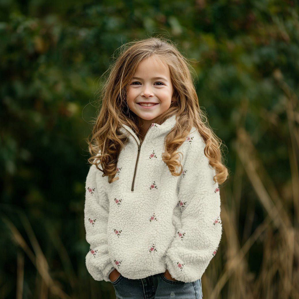 Image avec Teddy en polaire chaude blanche avec broderie – disponible en ligne chez Tissus Charlotte