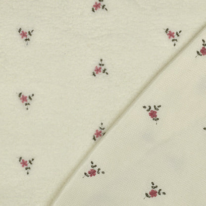 Image de polaire Teddy blanche et chaude avec broderie – disponible en ligne chez Šarlotes audumi