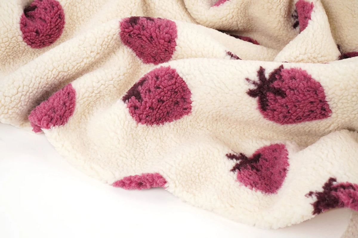 Teddy fleece strawberries – available online at Šarlotes audumi