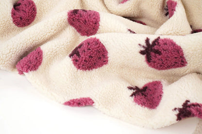 Teddy fleece strawberries – available online at Šarlotes audumi