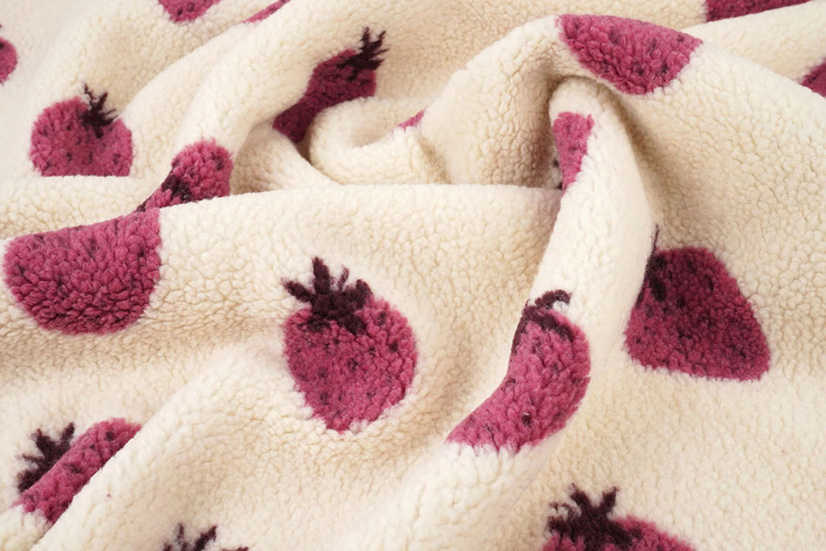 Teddy fleece strawberries – available online at Šarlotes audumi