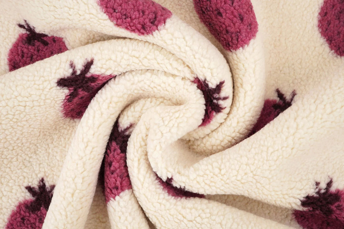 Teddy fleece strawberries – available online at Šarlotes audumi