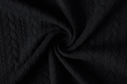 Tissu en maille à motif tricoté - tresses noires 340 g/m² – disponible chez Šarlotes audumi