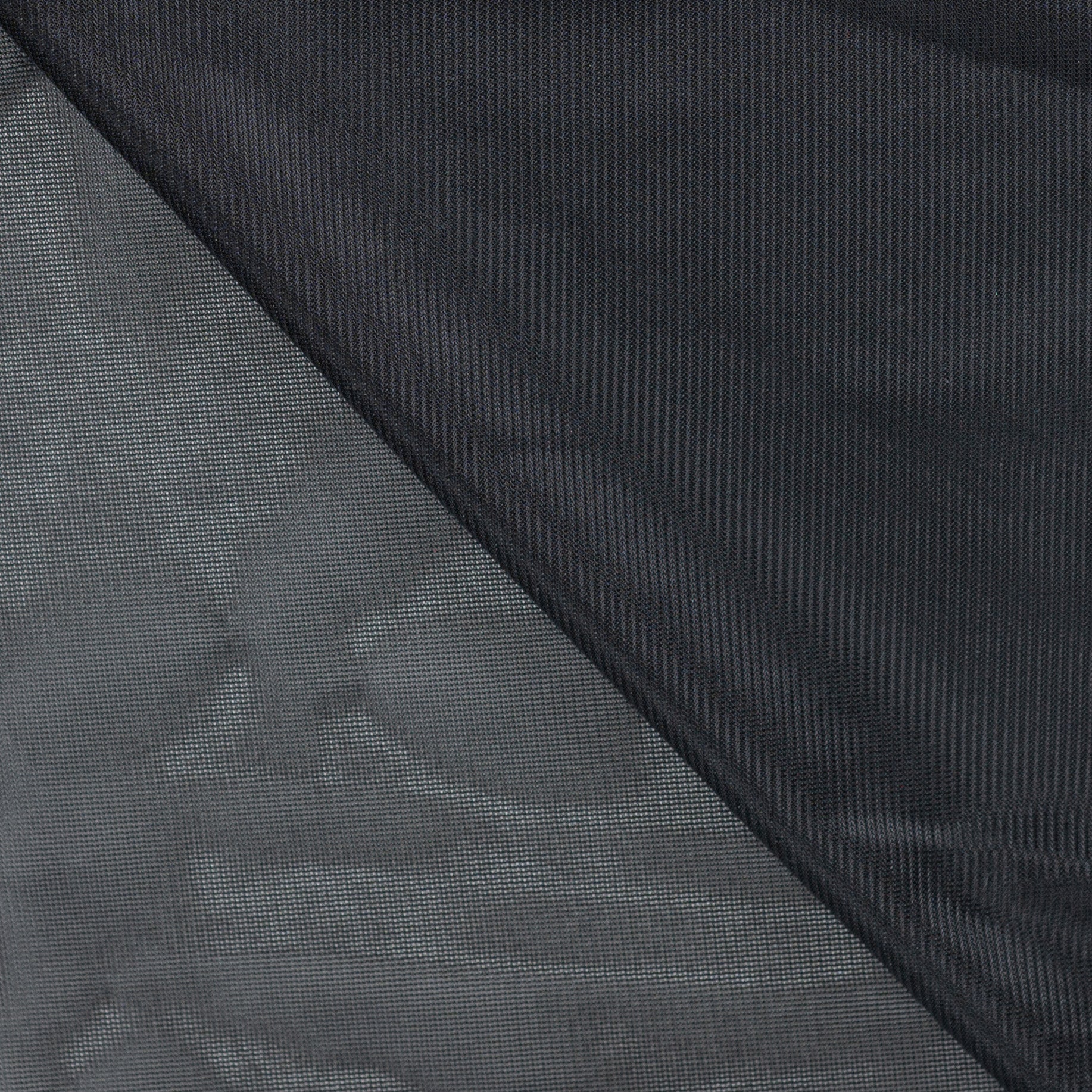 Image du tissu de doublure en jersey noir – disponible en ligne chez Šarlotes audumi