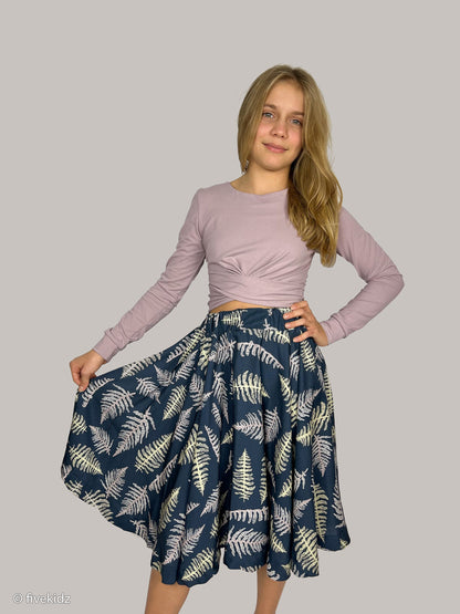 Image with viscose fabric - ferns on a dark blue background 140 g/m² – available at Šarlotes audumi