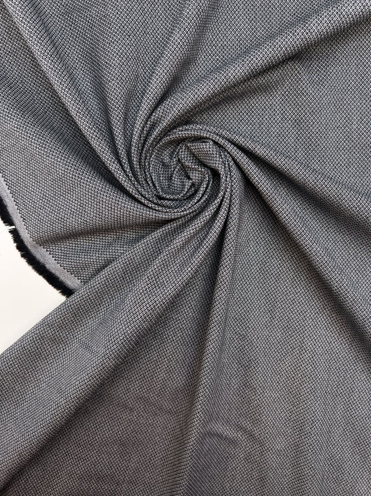 Attaque avec tissu jacquard en coton avec élasthanne gris – Italie – disponible en ligne chez Šarlotes audumi