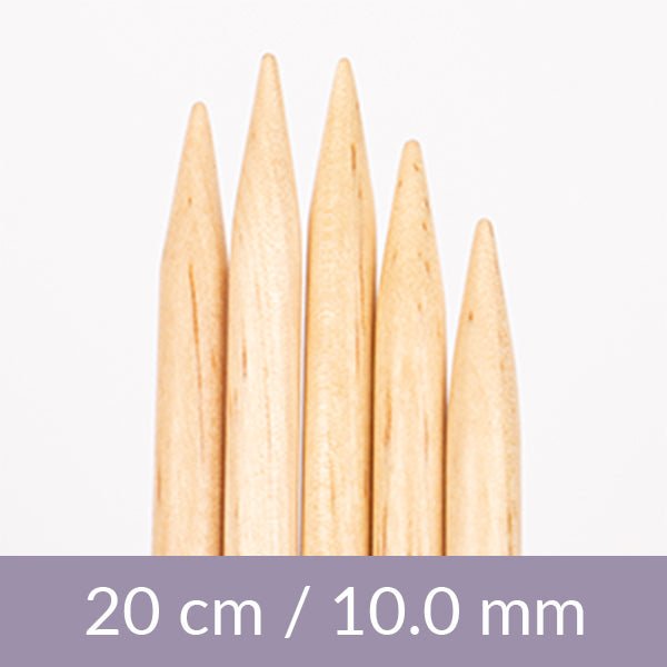 Image avec aiguilles à tricoter pour chaussettes DROPS Basic – en bouleau, 20 cm | 5,5–12,0 mm – disponible chez Šarlotes audumi