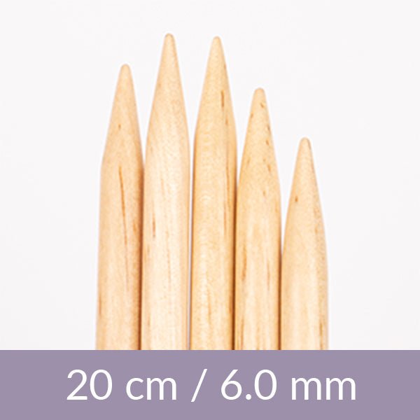 Image avec aiguilles à tricoter pour chaussettes DROPS Basic – bouleau, 20 cm | 5,5–12,0 mm – disponible chez Šarlotes audumi