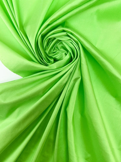 Silk satin - kiwi shade 70 g/m²