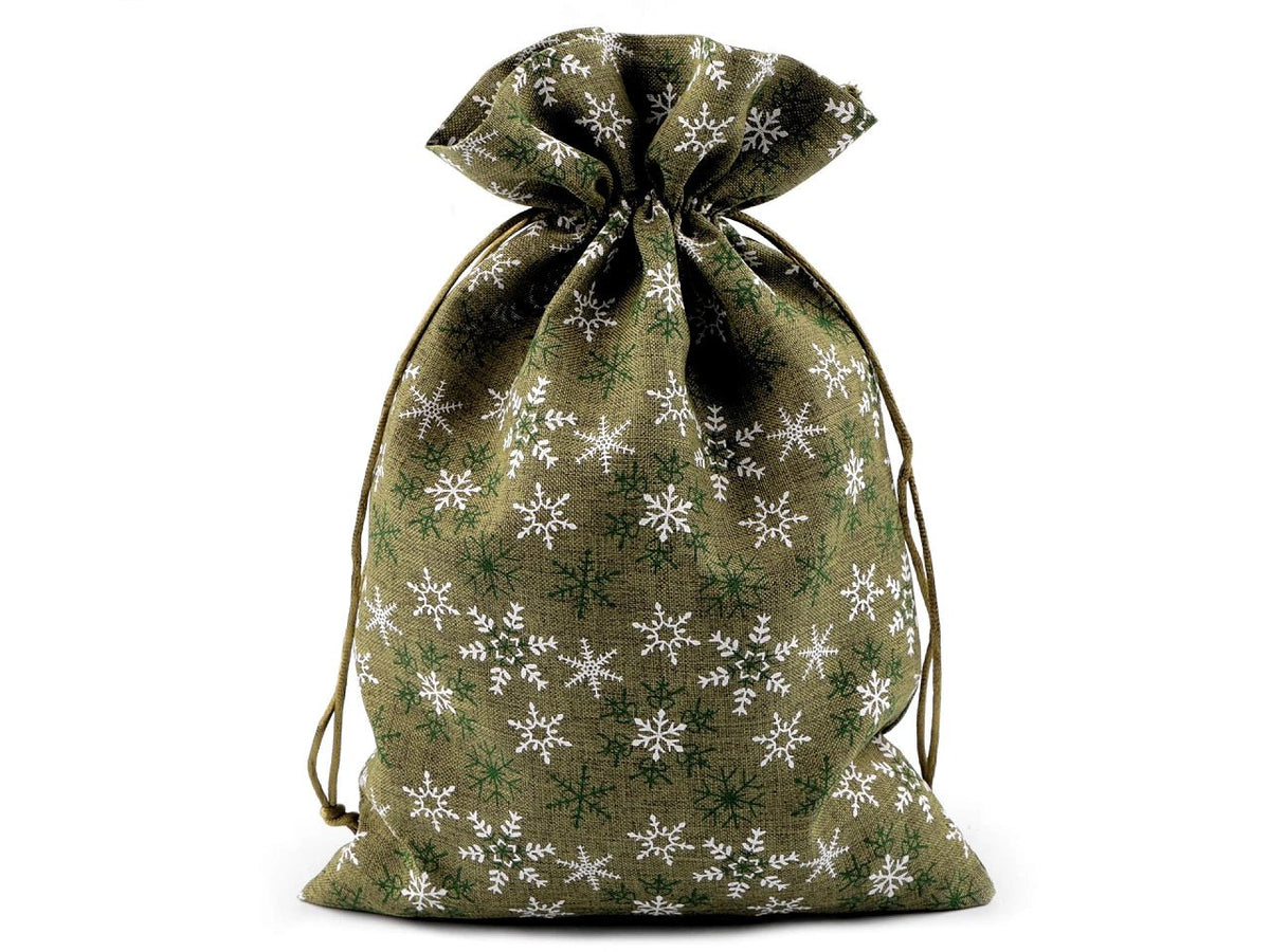 Image of a Christmas gift bag with snowflakes 20 × 30 cm – available online at Šarlotes audumi