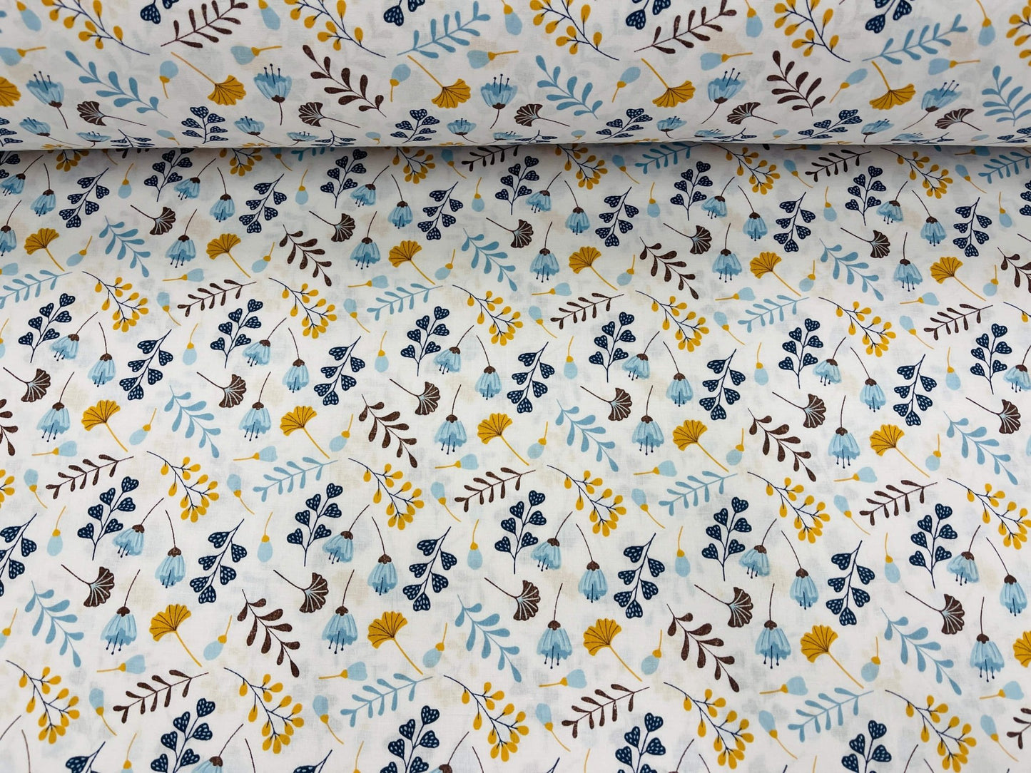 100% Baumwollstoff - kleine blaue Blumen 125 g/m²