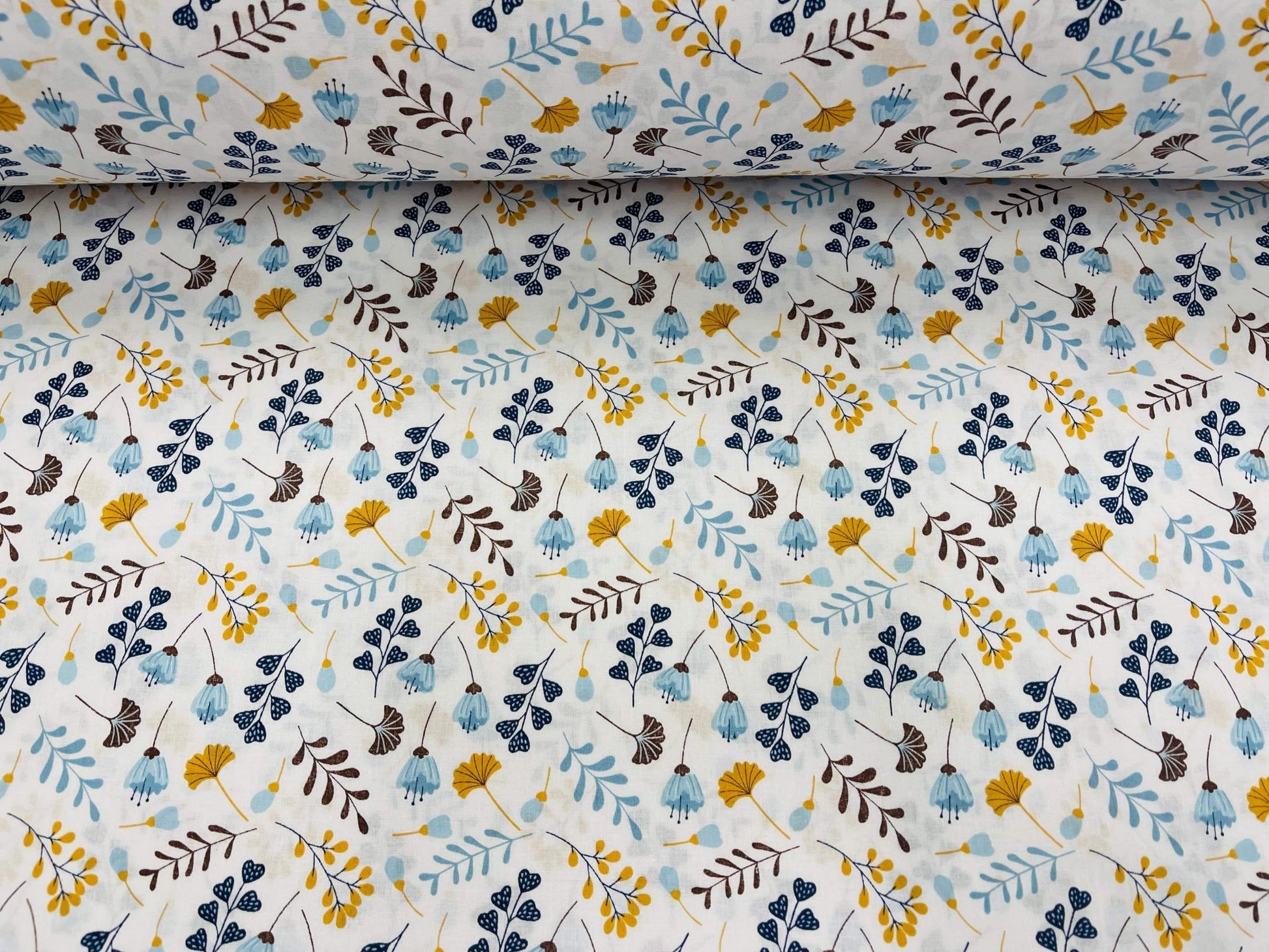 100% Baumwollstoff - kleine blaue Blumen 125 g/m²