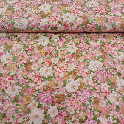 Tissu premium 100 % coton, fleurs d'été sur fond rose 115 g/m²